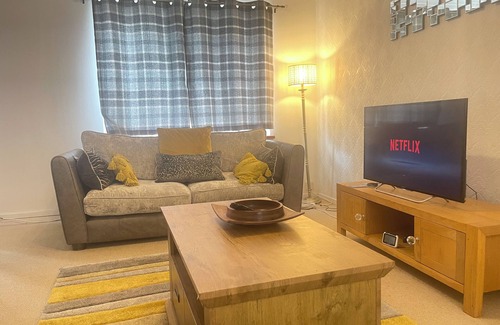 Letchworth House | Comfy letchworth Apartment by Leecroft Stays