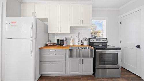 Riverside Heights House | Comfy Modern Farmhouse Cottage w/Private Patio!