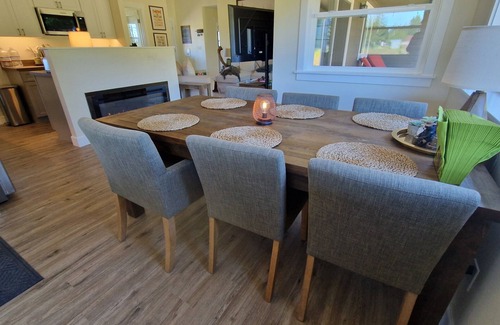 Forks House | Comfy PNW escape in town - quiet and peaceful, brandnew house