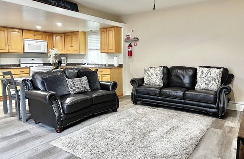 Madrona House | Comfy & Private 1 bedroom Guest House in Torrance