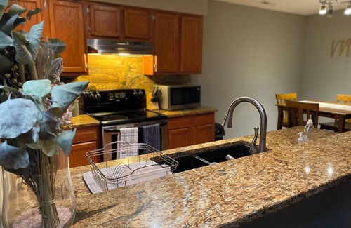 Norfolk - Virginia Beach Condo | Comfy Quaint Condo