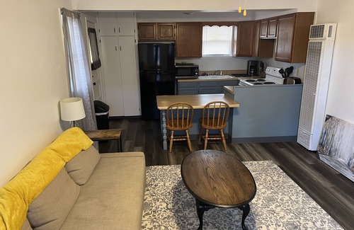 Winslow Apartment | Comfy Quiet 1bedroom apartment, close to DT Winslow