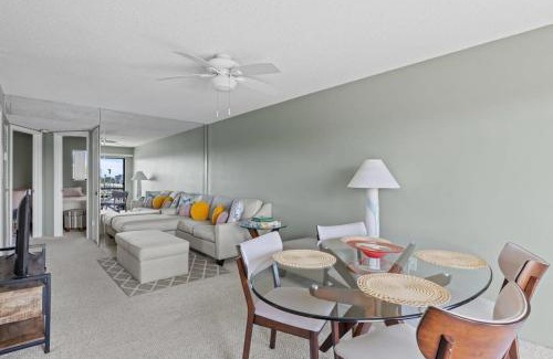 Shell Harbor House | Comfy Waterfront Condo at Tennisplace Sanibel