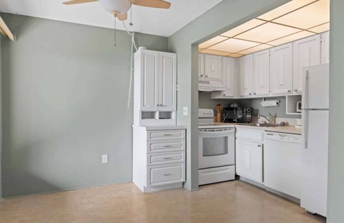 Shell Harbor Condo | Comfy Waterfront Condo at Tennisplace, POOL OPEN