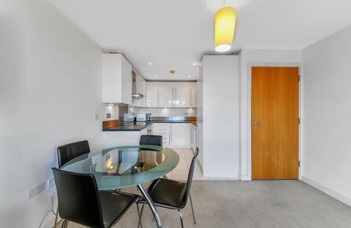Canning Town South Apartment | Comfycozy Luxury Apartment Canning Town