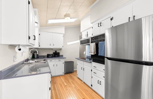 Commerce Township Cottage | Commerce Cove Cottage - Quiet Lake Retreat, Pet-Friendly!