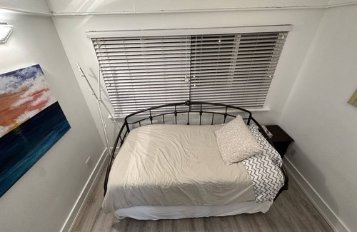 Grandview-Woodland Bed & Breakfast | Commercial Drive Middle Unit