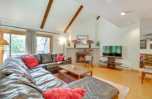 Village at Camelback House | Community Indoor Pool Tannersville Townhome