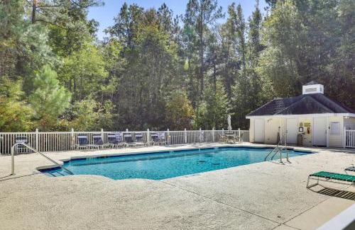 Longs Apartment | Community Perks and Golf Course Views Longs Condo