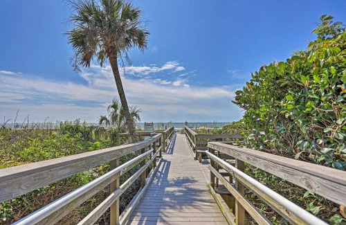 Myrtle Beach Apartment | Community Pool Access Condo in Myrtle Beach