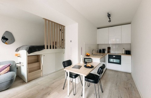 Friedrichstadt Apartment | Compact & Comfy | Urban Style | Central Location