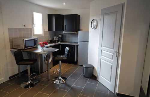Grabels Apartment | COMPLETE ACCOMMODATION with GARDEN LIVING ROOM and PARKING Free