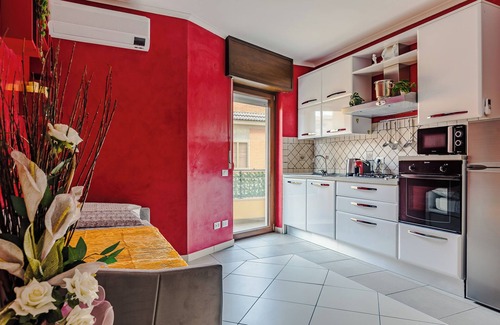 Fiumicino Apartment | Complete and fully equipped, lively and colorful apartment in the center of the city.