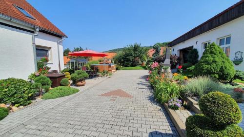 Mochtin Apartment | Complete living with a garden