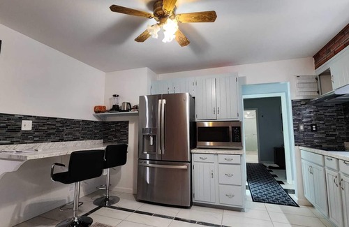 Middle Hope House | complete privacy vacation home [private pool]