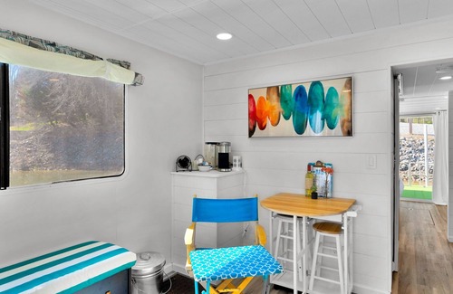 York Boat Rental | Completely Redone Lux Houseboat Private Moored