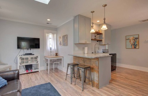 Palmer Lake Cottage | Completely Remodeled Historical Cottage