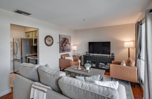 North Capitol Condo | Completely Renovated Luxe 1 bedroom condo, walking distance to downtown!