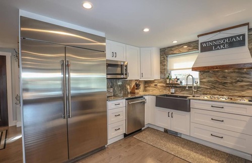 Lochmere House | Completely Renovated Waterfront Home - minutes to amenities!