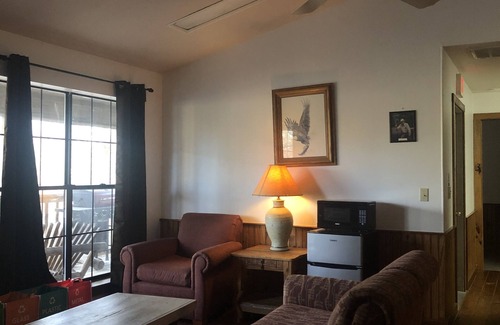 Huntsville Cabin | Compton Lodge in the heart of the Ozark Wilderness