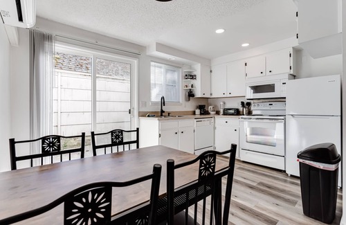 College Hill Apartment | 😍 Condo (#2) UO, Autzen Stadium, Amazon Park, Enjoy Eugene!