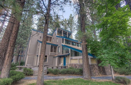 South Lake Tahoe Condo | Condo ∙ 3 bedrooms ∙ 6 guests