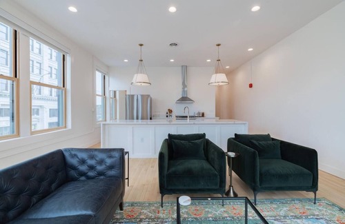 Van Buren Condo | Condo A Gallery Suite - Downtown Marion