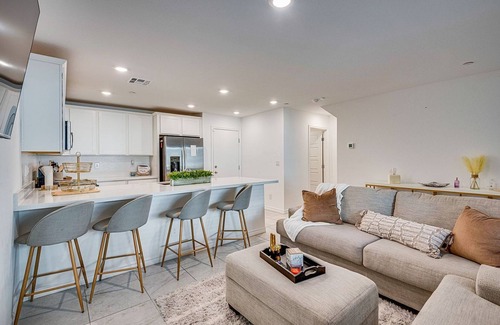Centennial Hills Condo | Condo-Vegas-Special Low Rates for May Only til May 1rst-Mins to Summerlin Med