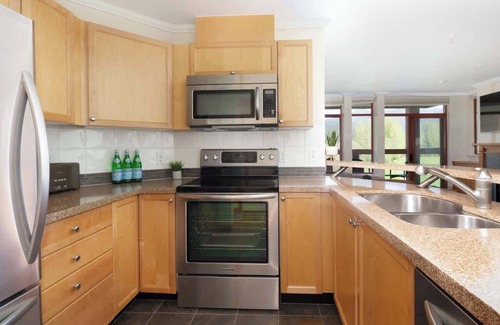 Nicklaus North Condo | Condo with Lake & Golf Course Views from Balcony