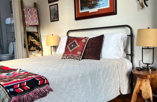 Gettysburg Bed & Breakfast | Conewago Suite at Olinger House B&B located in historic, downtown Gettysburg.