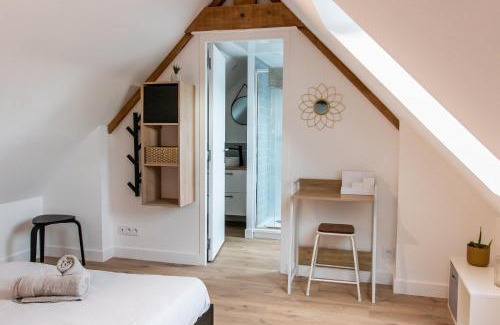 La Chapelle-Neuve Apartment | Confortable T1bis rénové, au cœur d'un bourg calme