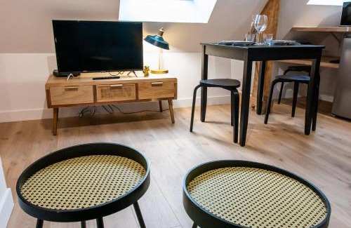 La Chapelle-Neuve Apartment | Confortable T1bis rénové, au cœur d'un bourg calme