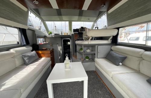 Barcelona Boat Rental | Confortable Yatch