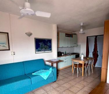 San Pasquale House | Confortevole Trilocale con Vista Mare a San Pasquale, Sardegna