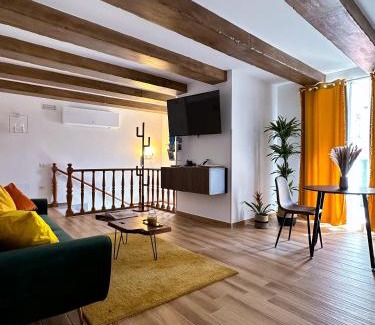 Historical Downtown Salerno Apartment | Conforti Suite