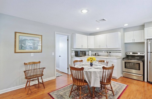 Morris House | Connecticut Retreat: Steps to Historic Downtown!