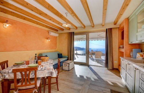 Gardola Apartment | Conte, with big balcony and lake view