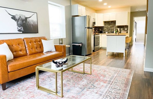 Cincinnati Apartment | *Contemporary 1 bed close to Xavier & Downtown*