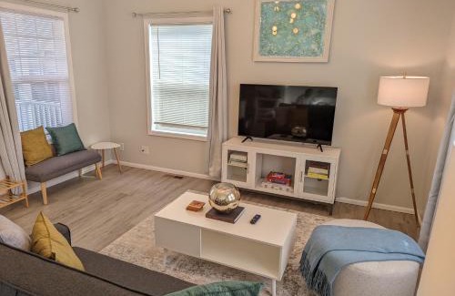West Eugene Apartment | Contemporary 2-Bedroom Close to Downtown, Dining
