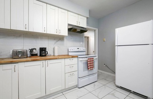 Cote-Des-Neiges—Notre-Dame-De-Grace Apartment | Contemporary 2BR – Stylish Comfort on MTL West