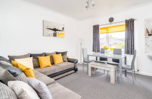 Chapeltown Apartment | Contemporary 5 Bedroom Flatnn