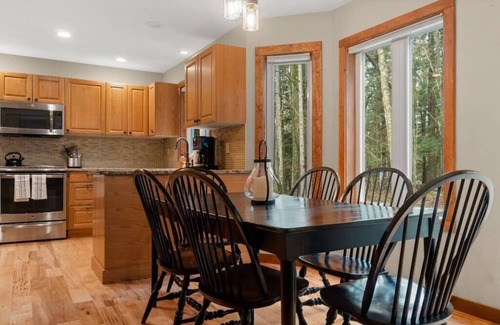 Stratton Mountain House | Contemporary 5-BR Chalet 5-Min to Stratton