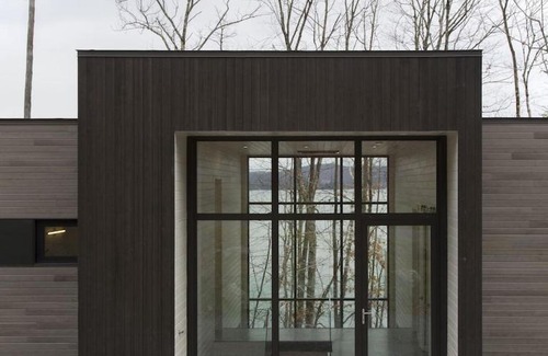Potton Villa | Contemporary and luxurious property on Lake Memphremagog
