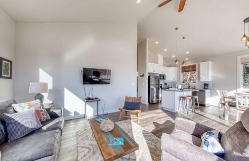 Oceanside House | Contemporary built dog-friendly house w/partial ocean views,