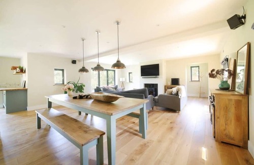 Child Okeford House | Contemporary Cottage & Garden in Dorset