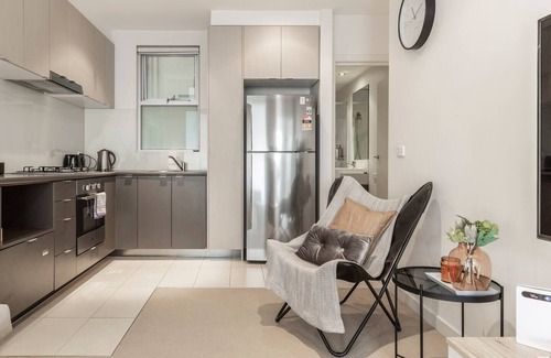 Carlton South Apartment | Contemporary Carlton Comfort Near Queen Vic Market