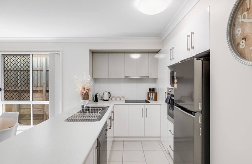 South Toowoomba Apartment | Contemporary Chic on CBD Fringe!