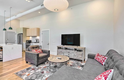 Central Business District Apartment | Contemporary Cincinnati Condo - Pets Allowed!