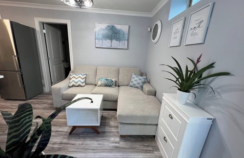 Hastings House | Contemporary City Oasis