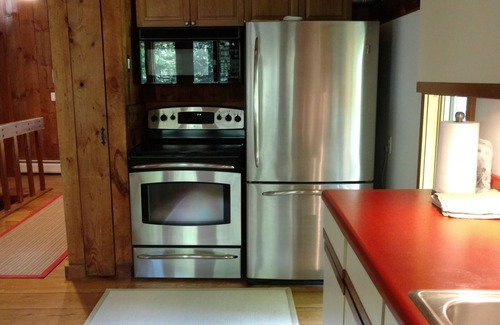 Pittsfield House | Contemporary Classic Vermont Ski House with 4 bedrooms - Sleeps 8 in Beds